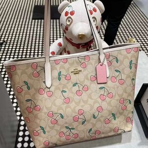 NWT Coach CF444 City Tote In Signature Canvas With Heart Cherry Print Authentic